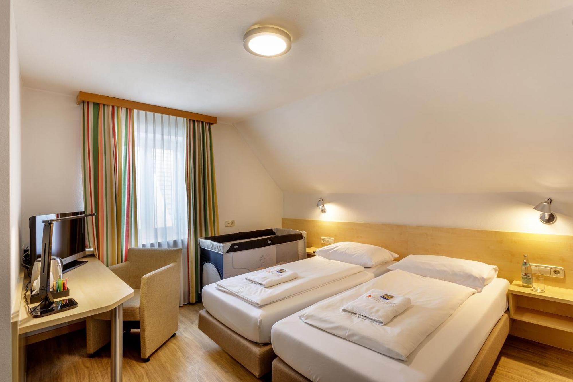 Weißenhorn Hotel Zum Loewen מראה חיצוני תמונה