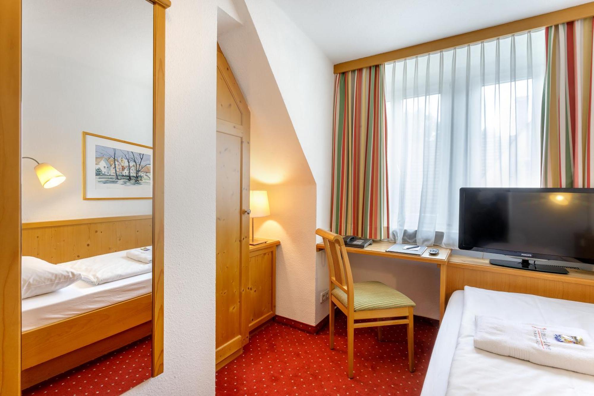Weißenhorn Hotel Zum Loewen מראה חיצוני תמונה