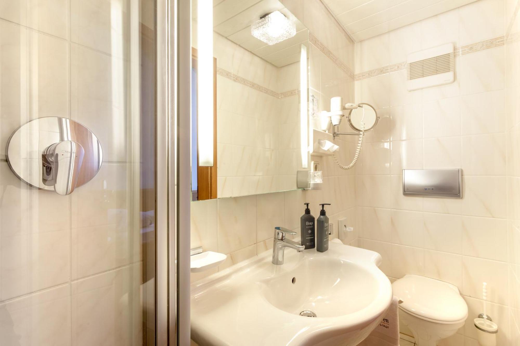 Weißenhorn Hotel Zum Loewen מראה חיצוני תמונה