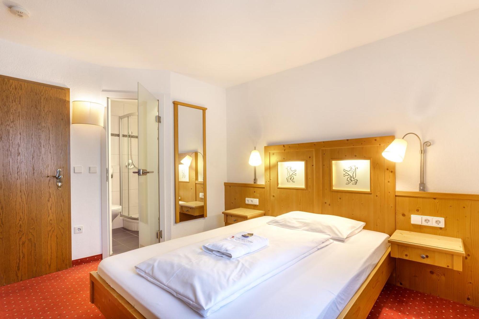Weißenhorn Hotel Zum Loewen מראה חיצוני תמונה