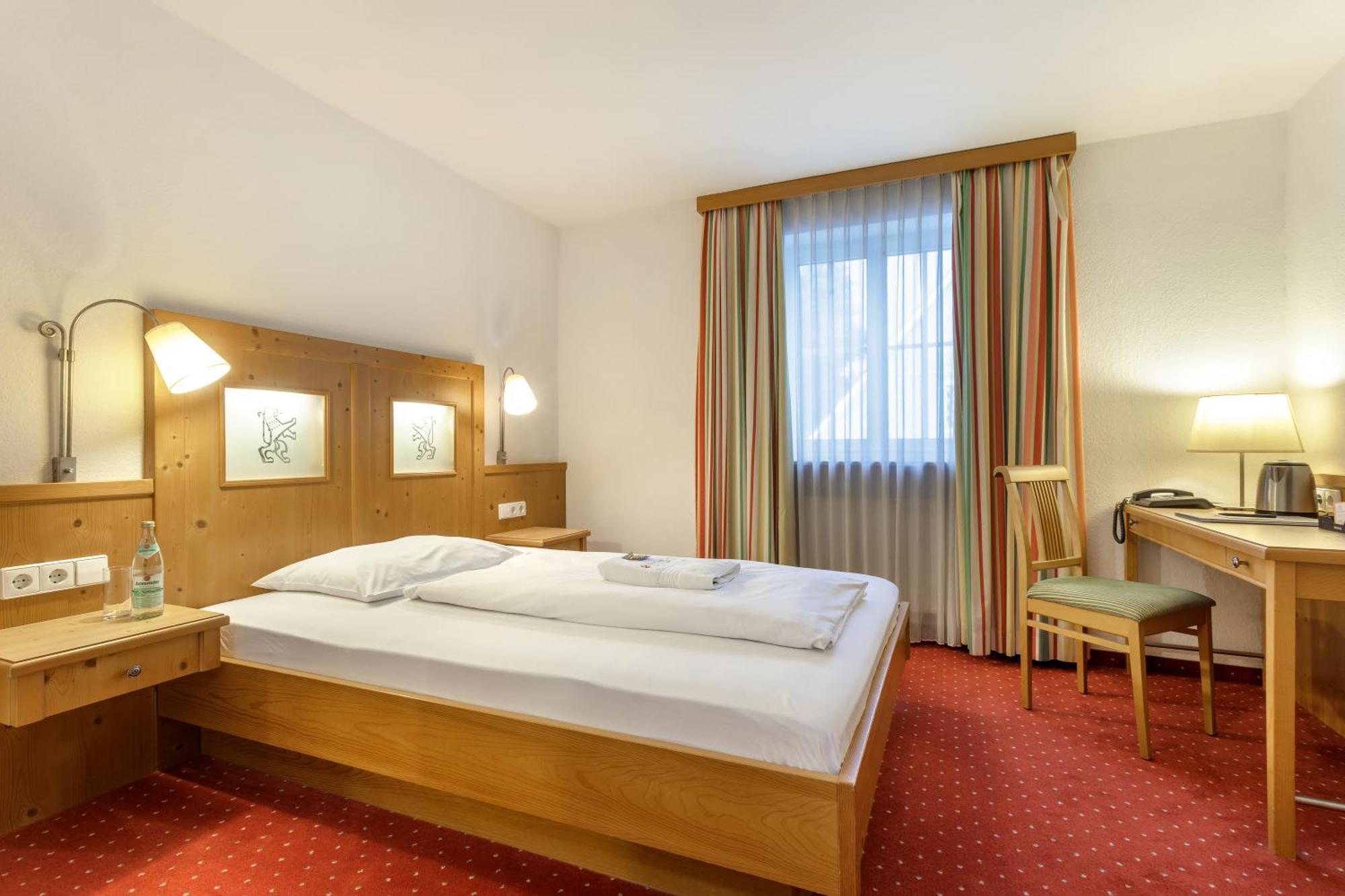 Weißenhorn Hotel Zum Loewen מראה חיצוני תמונה