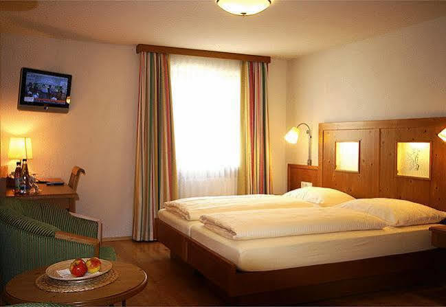 Weißenhorn Hotel Zum Loewen מראה חיצוני תמונה