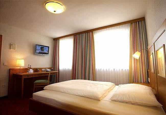 Weißenhorn Hotel Zum Loewen מראה חיצוני תמונה